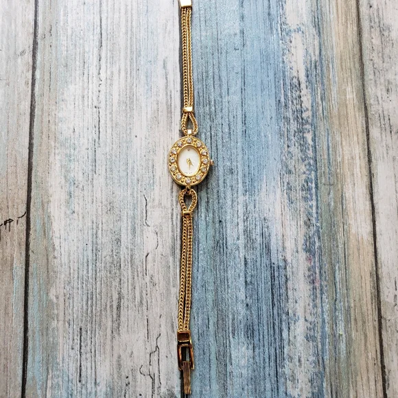 Avon Analog watch. - Picture 3 of 15